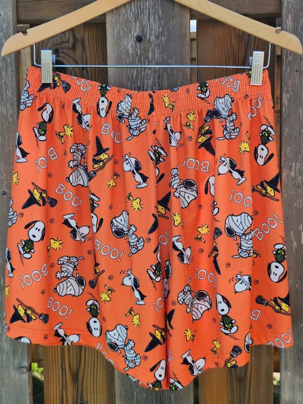 ADORABLE PEANUTS HALLOWEEN Shorts Women's Size Large Spooky Snoopy Woodstock